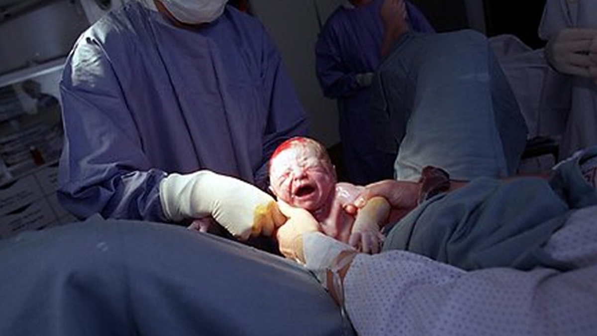 जहाँ मोबाइलको उज्यालोको भरमा  सुत्केरी गराइन्छ